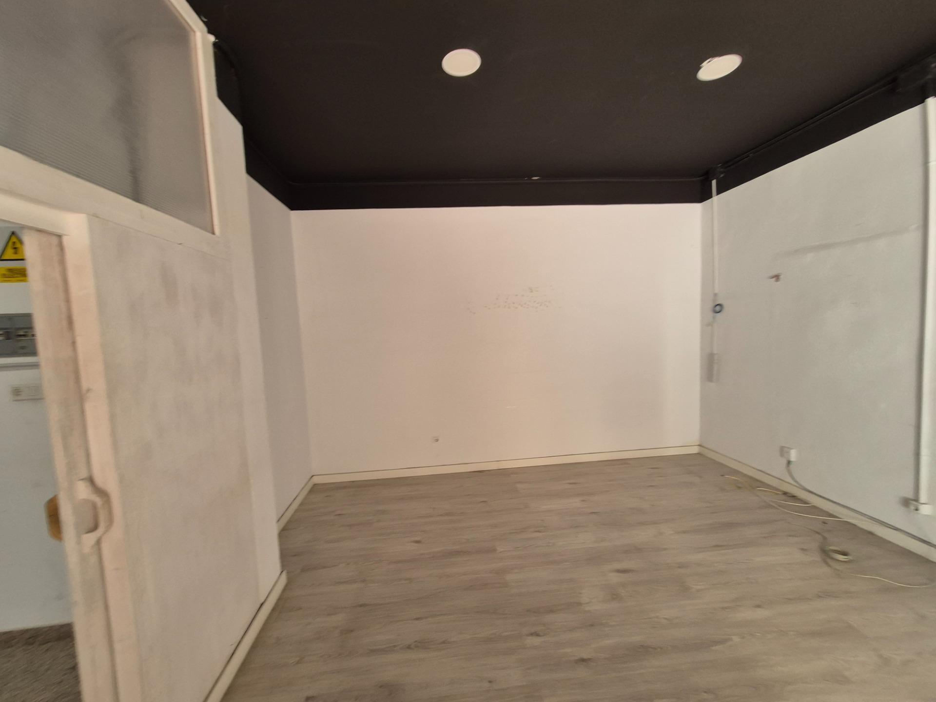 Retail in Petrer for lease Interior Photo- Image 1 of 30