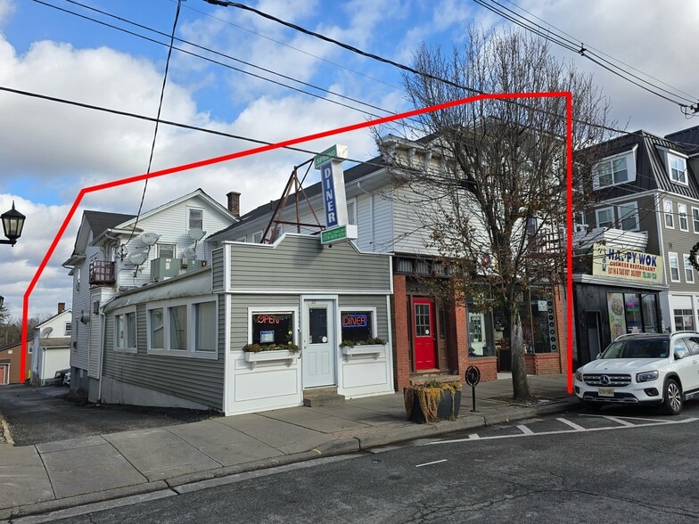 221 Spring St, Newton, NJ for sale - Building Photo - Image 1 of 1