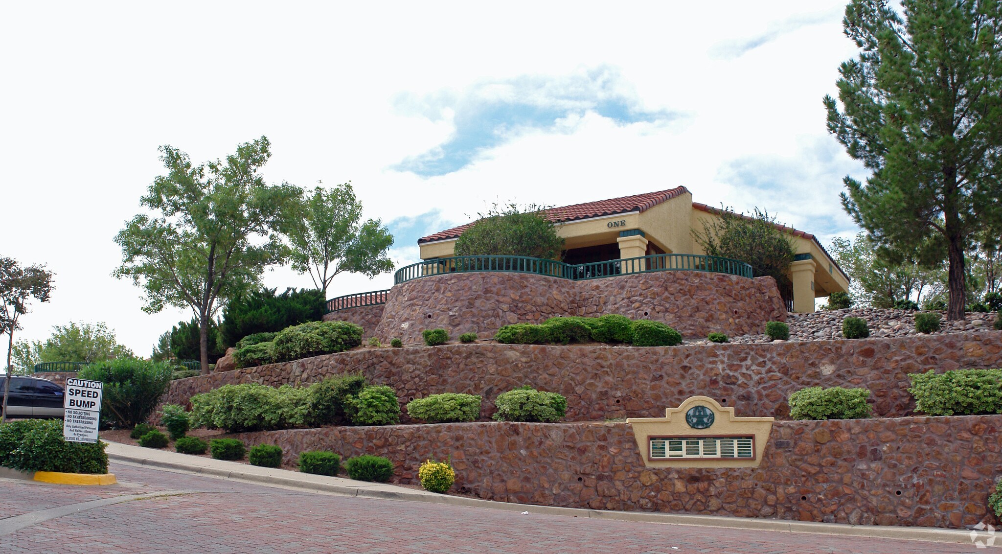 600 Sunland Park Dr, El Paso, TX 79912 Office for Lease