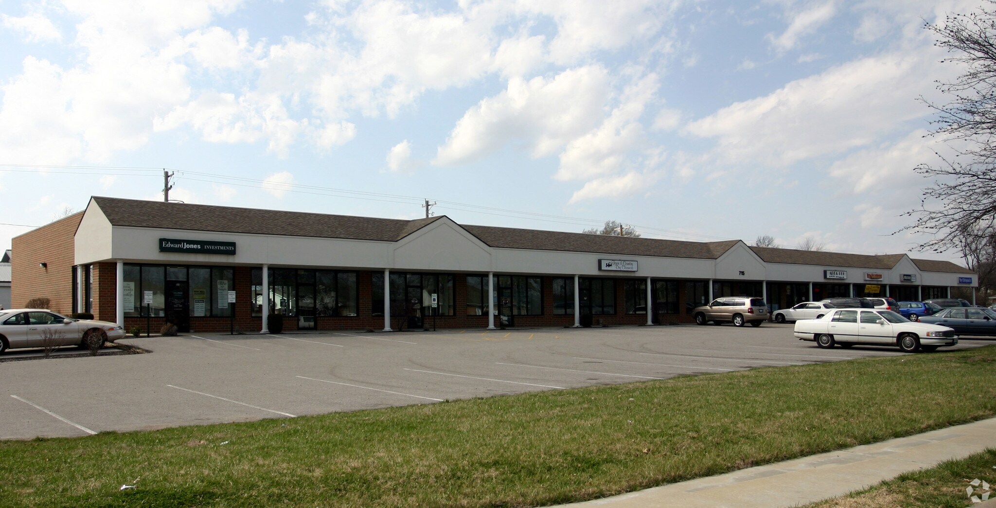 715 Lakepointe Centre Dr, O'Fallon, IL for lease Primary Photo- Image 1 of 3