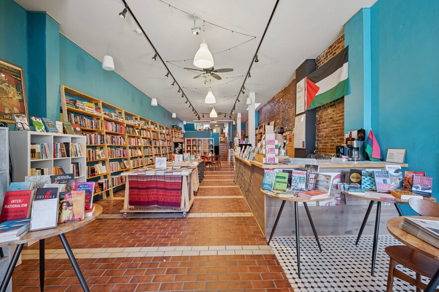 210 S 45th St, Philadelphia, PA for lease - Building Photo - Image 3 of 8