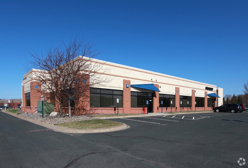 18902-18926 Lake Dr E, Chanhassen, MN for lease - Building Photo - Image 1 of 5