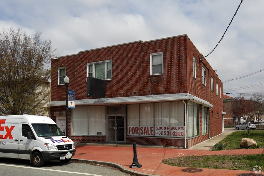 1985 Smith St, North Providence, RI for sale - Primary Photo - Image 1 of 1