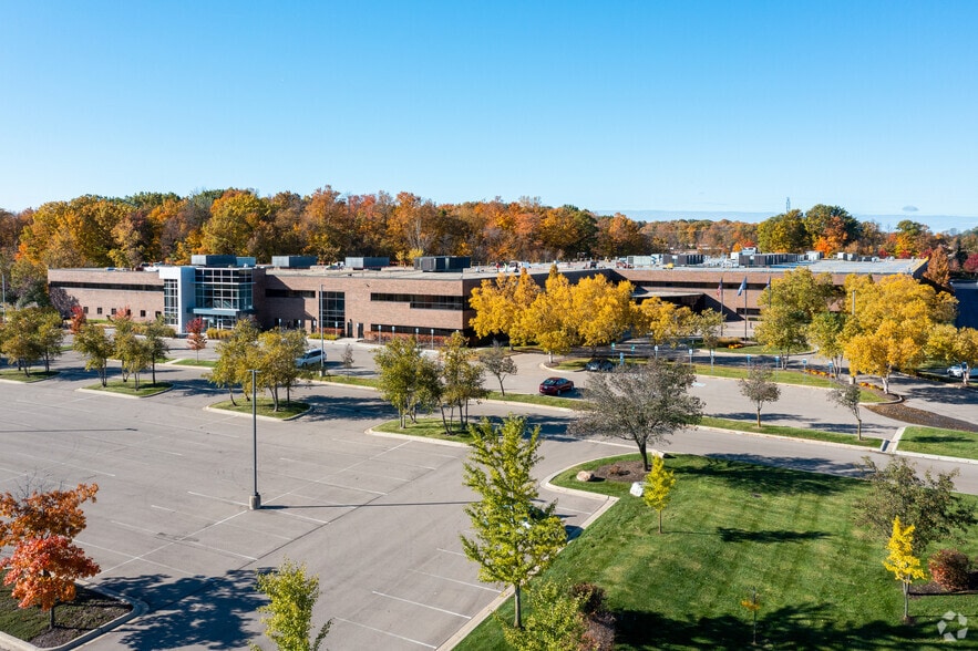 39600 Lewis Dr, Novi, MI for lease - Building Photo - Image 2 of 10