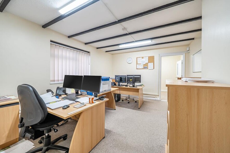 90 High St, Sandhurst for sale - Building Photo - Image 3 of 18