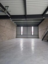 Flex in Éragny for lease Interior Photo- Image 2 of 2