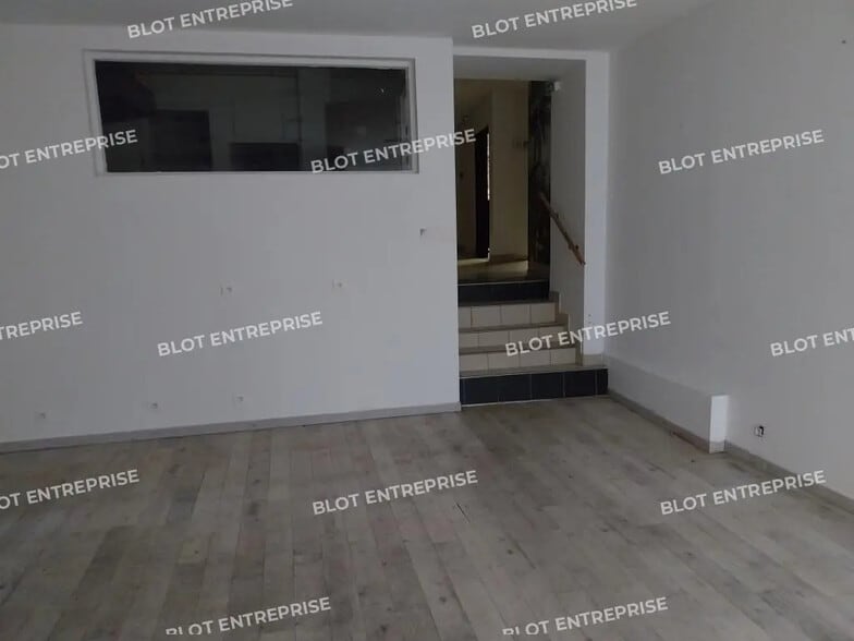 Retail in Saint-Brieuc for lease - Interior Photo - Image 3 of 7