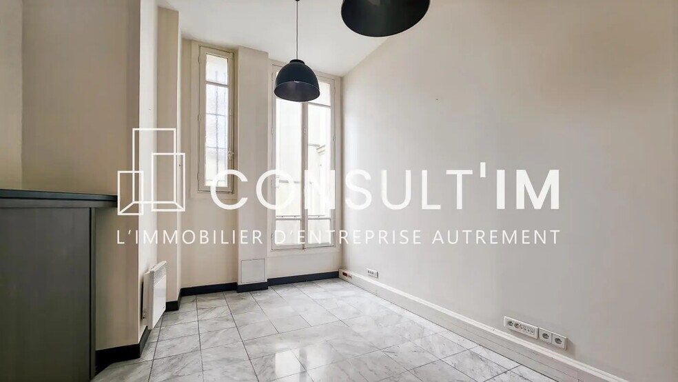 Office in Paris for lease - Building Photo - Image 3 of 6
