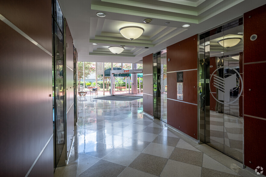 6464 Savoy Dr, Houston, TX for lease - Lobby - Image 3 of 11