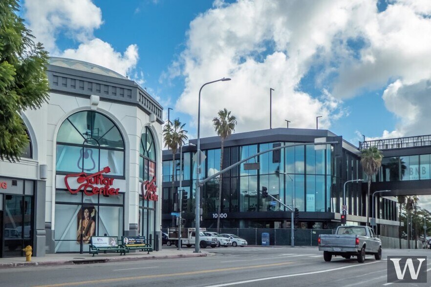 2376-2380 Westwood Blvd, Los Angeles, CA for lease - Building Photo - Image 3 of 8