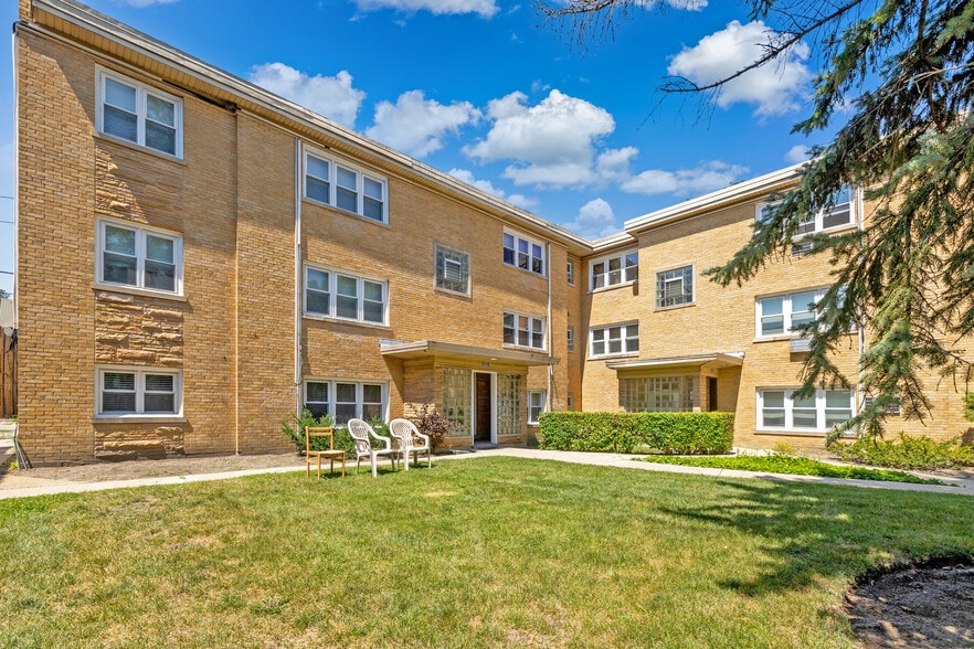 8042 & 8046-8050 Kilpatrick Ave portfolio of 2 properties for sale on LoopNet.com - Building Photo - Image 3 of 10