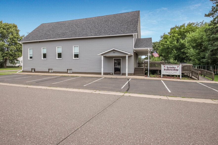 104 E Barker St, Rice Lake, WI for sale - Primary Photo - Image 1 of 26