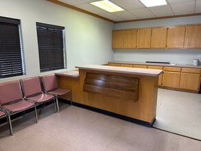 28200 Hwy 189, Lake Arrowhead, CA for lease Interior Photo- Image 2 of 5