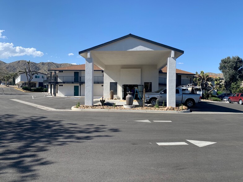 54850 29 Palms Hwy, Yucca Valley, CA for lease - Building Photo - Image 1 of 8