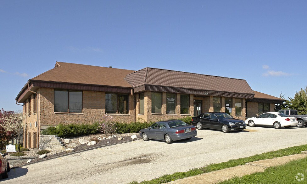 1811 Sherman Dr, Saint Charles, MO for lease - Building Photo - Image 3 of 12