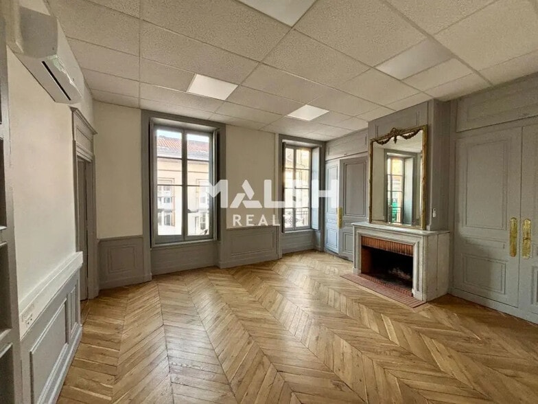 Office in Lyon for lease - Interior Photo - Image 3 of 10