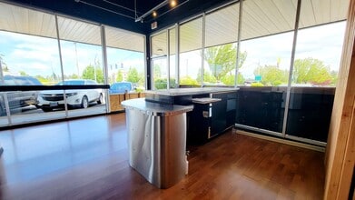 1501-1551 Hawthorne Ave NE, Salem, OR for lease Building Photo- Image 2 of 11