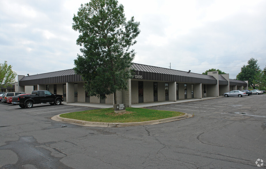 13895 Industrial Park Blvd, Plymouth, MN for lease - Building Photo - Image 1 of 1