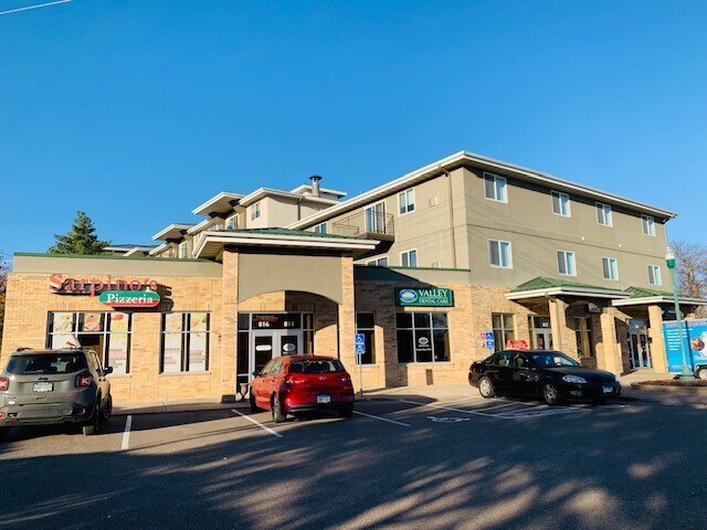 800-816 N Walnut Pl, Chaska, MN for lease Building Photo- Image 1 of 7