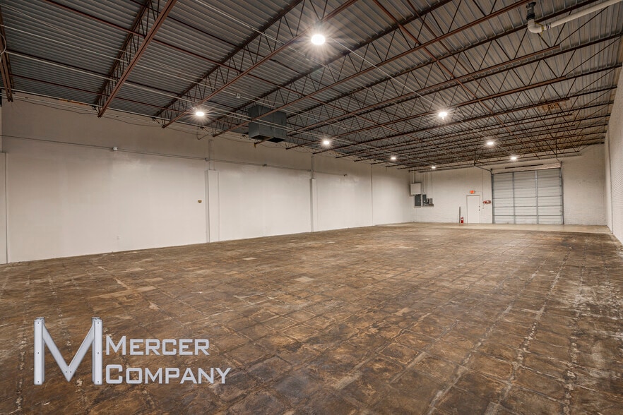 3615-3625 Dividend Dr, Garland, TX for lease - Interior Photo - Image 2 of 9