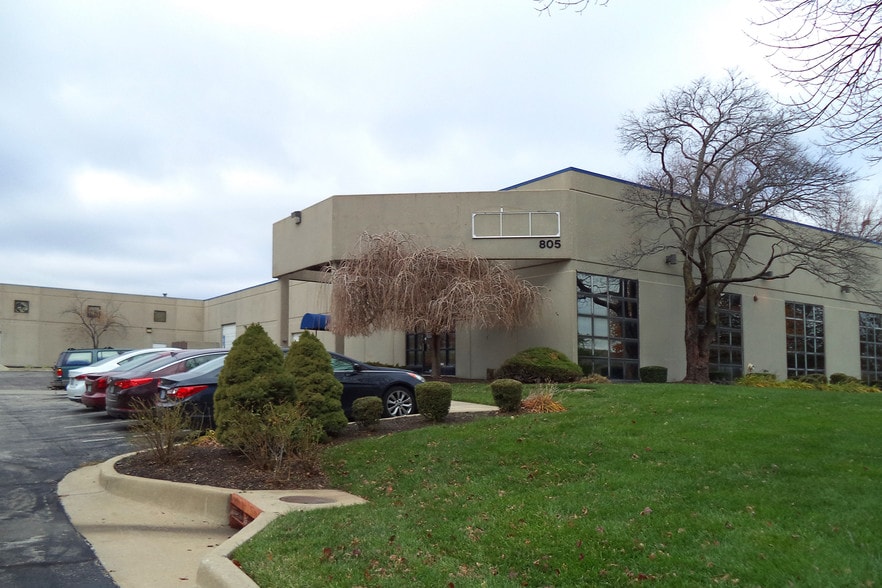 805 N Meadowbrook Dr, Olathe, KS for sale - Building Photo - Image 1 of 1