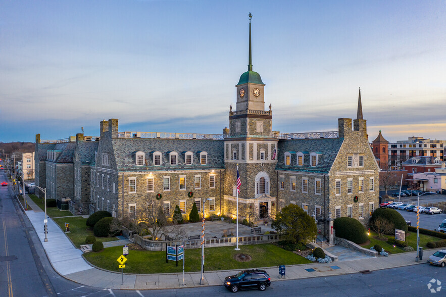 85 Civic Center Plz, Poughkeepsie, NY for lease - Building Photo - Image 1 of 8