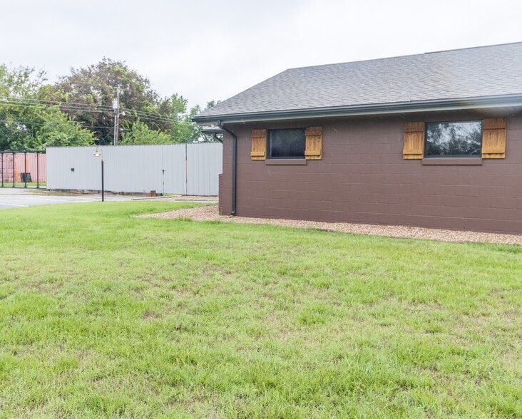 2320 Beverly Hills St, Norman, OK for sale - Building Photo - Image 2 of 18