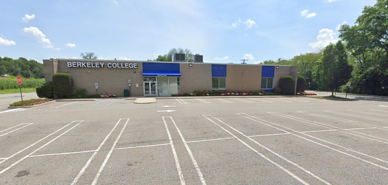 64 E Midland Ave, Paramus, NJ 07652 Paramus Parkway Bldg