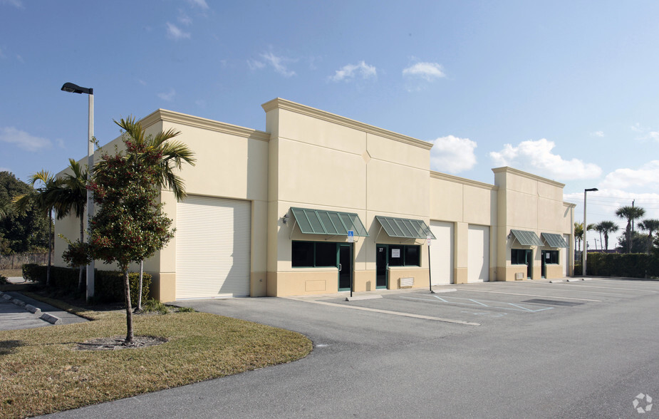 4711 N Australian Ave, Mangonia Park, FL for lease - Primary Photo - Image 1 of 3