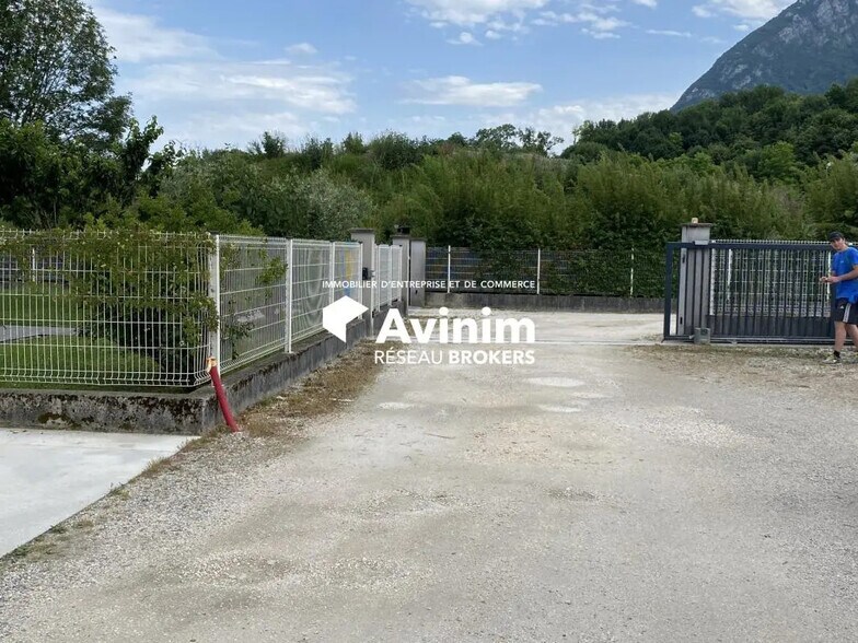 Flex in Noyarey for sale - Building Photo - Image 3 of 15