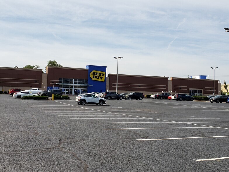 50-70 State Route 36, Eatontown, NJ for lease - Building Photo - Image 2 of 9