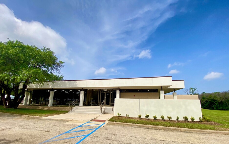 615 Six Flags Dr, Arlington, TX for sale - Building Photo - Image 1 of 24