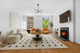 33 W Ninth St, New York NY - Pub