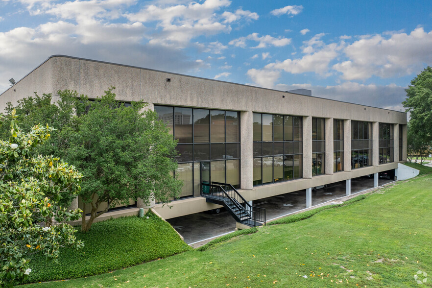 7211 Regency Square Blvd, Houston, TX for lease - Building Photo - Image 3 of 8