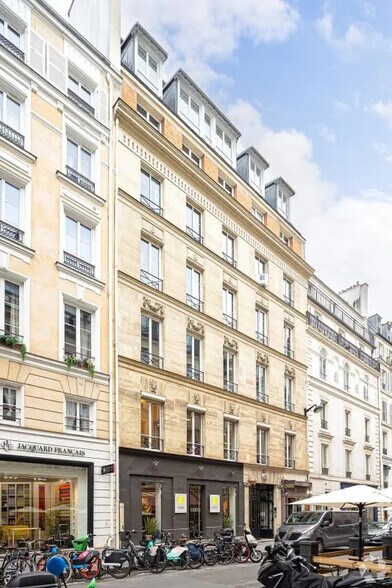 Office in Paris for lease - Building Photo - Image 1 of 10