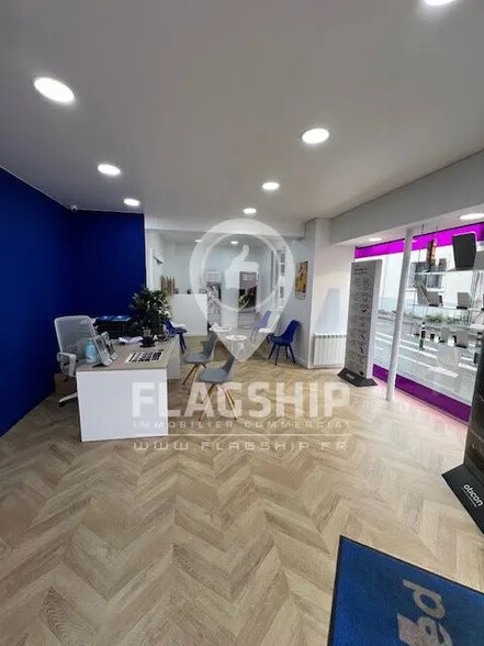 Retail in Montreuil for lease - Building Photo - Image 1 of 8