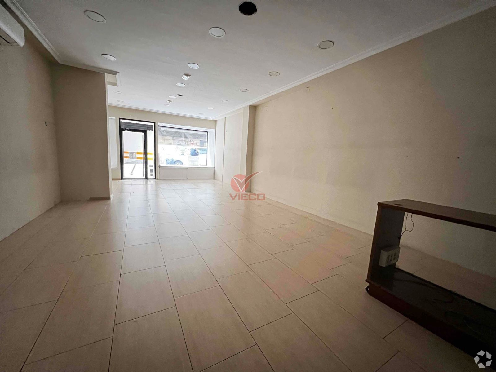 Retail in Cuenca, Cuenca for lease Interior Photo- Image 1 of 2