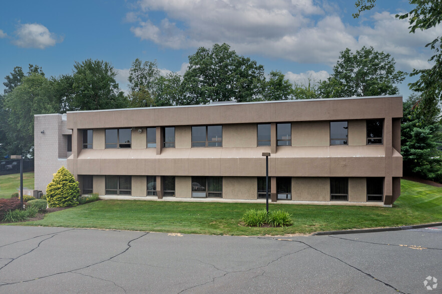 14 Commerce Rd, Newtown, CT for lease - Building Photo - Image 3 of 7