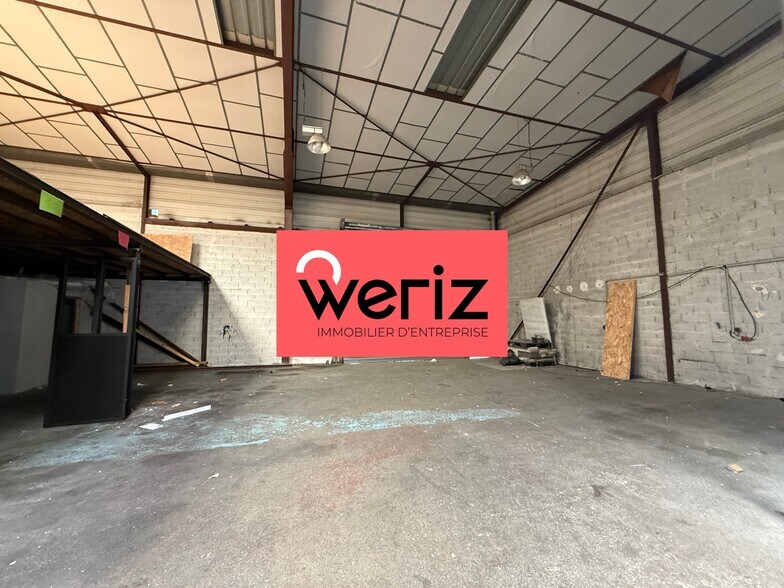 Industrial in Vitrolles for lease - Building Photo - Image 3 of 7