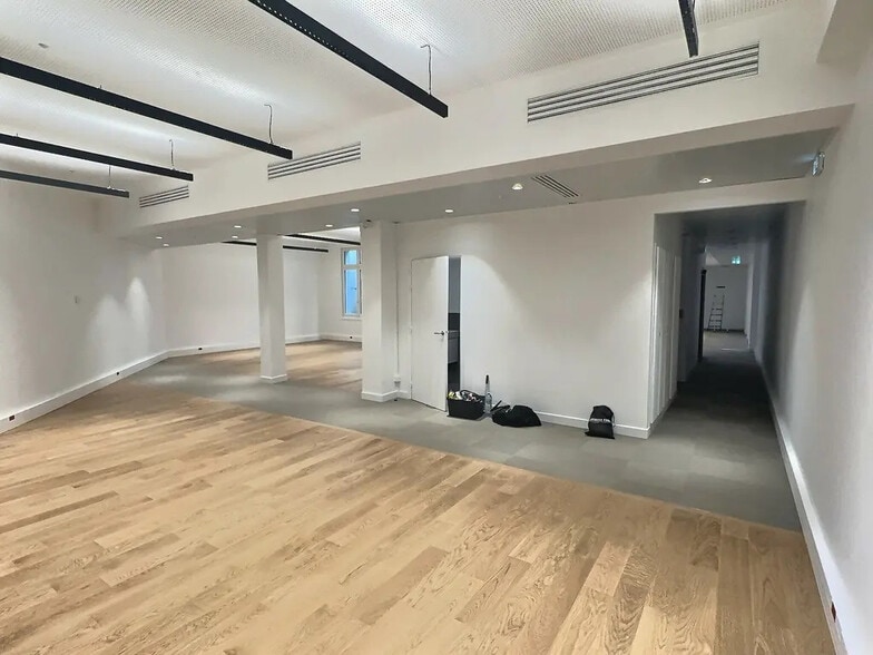 42 Rue De Bassano, Paris for lease - Building Photo - Image 3 of 13