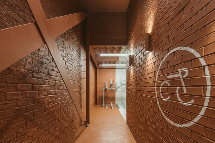 2A Mansel Rd, London for lease - Interior Photo - Image 2 of 10