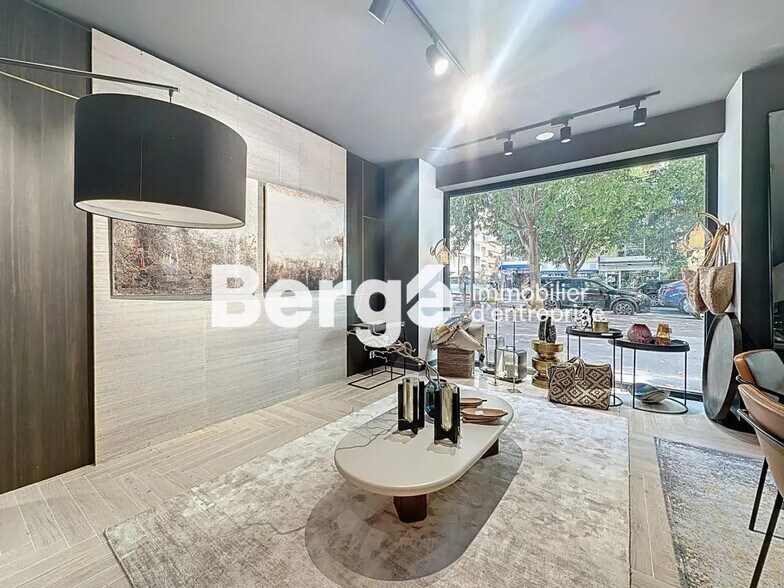 Retail in Antibes for lease - Interior Photo - Image 3 of 6
