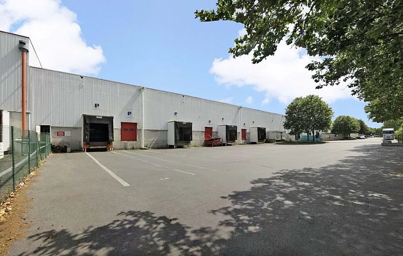 Industrial in Saint-Ouen-l'Aumône for lease Building Photo- Image 1 of 2