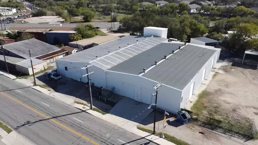 2833 Roosevelt Ave, San Antonio, TX for lease - Building Photo - Image 1 of 57
