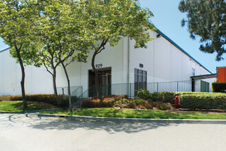 929 S Azusa Ave, City Of Industry, CA for lease Building Photo- Image 2 of 4