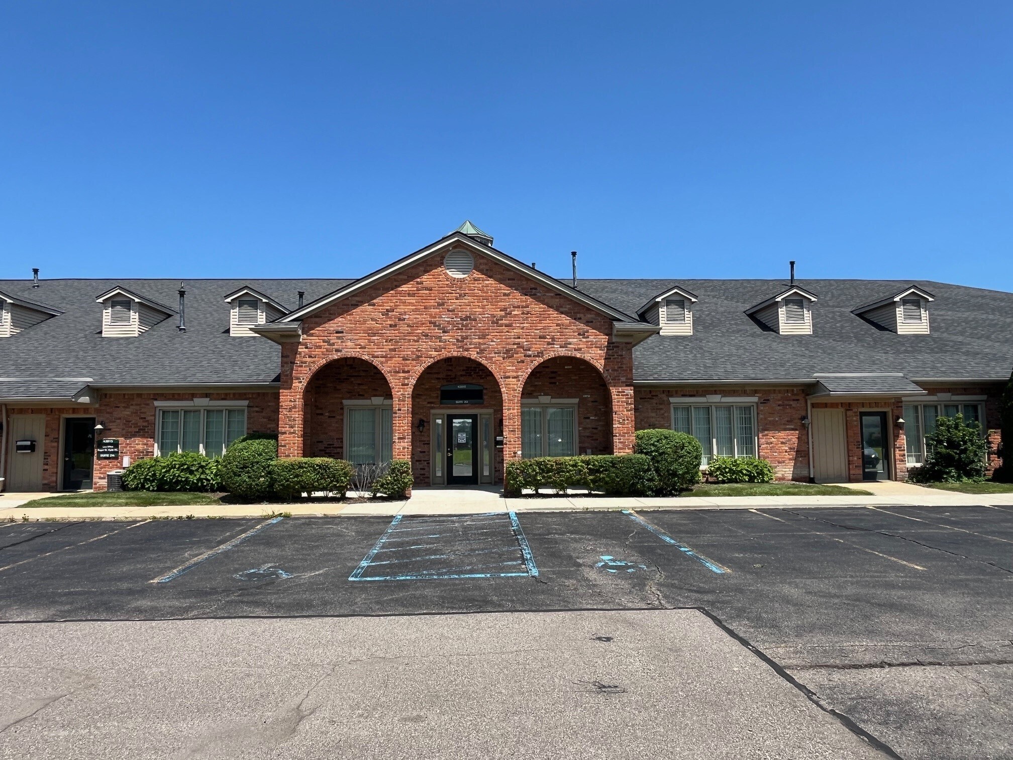 42855 Garfield Rd, Clinton Township, MI for lease Interior Photo- Image 1 of 1