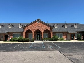 42855 Garfield Rd, Clinton Township, MI for lease Interior Photo- Image 1 of 1