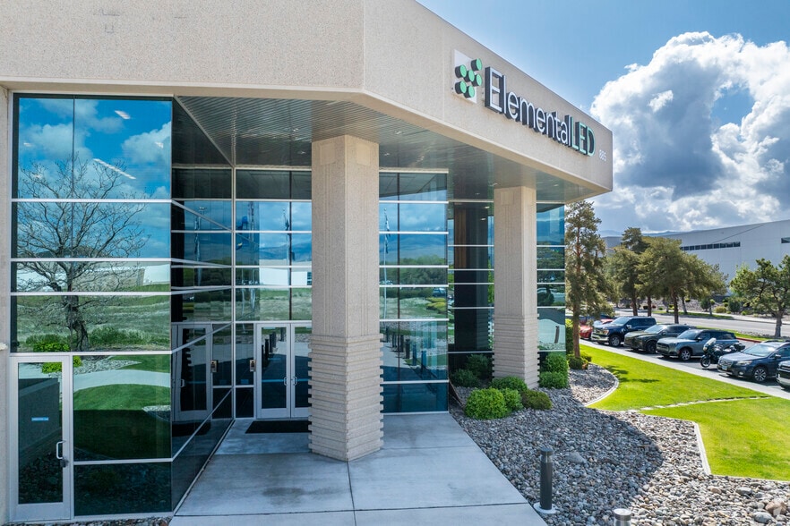 885 Trademark Dr, Reno, NV for lease - Building Photo - Image 3 of 6