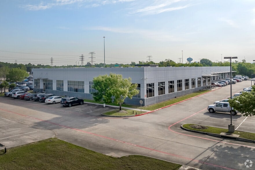 1717 N Sam Houston Pky W, Houston, TX for lease - Building Photo - Image 2 of 4