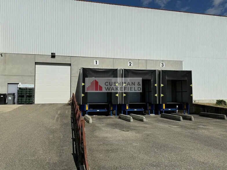 Flex in Nîmes for lease - Building Photo - Image 1 of 3